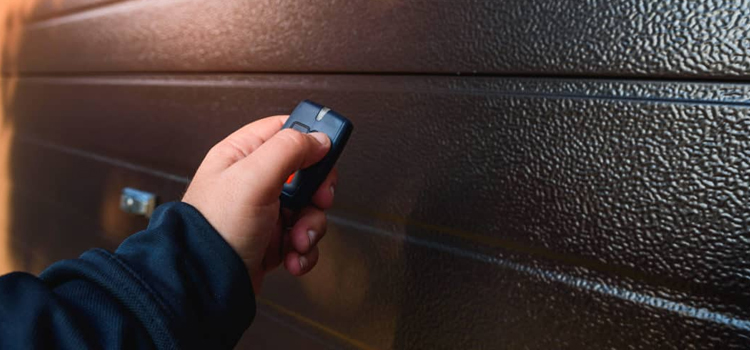 automatic door opener with remote control in Clearlake
